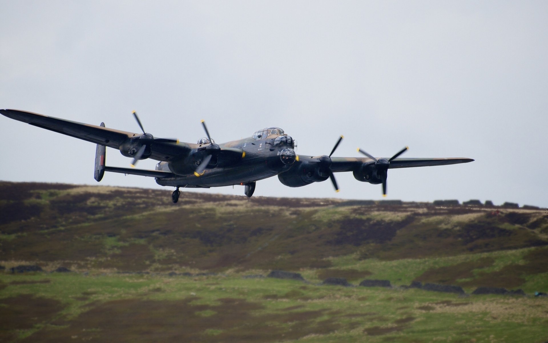 avro 683 lancaster avro 683 lancaster bombardero