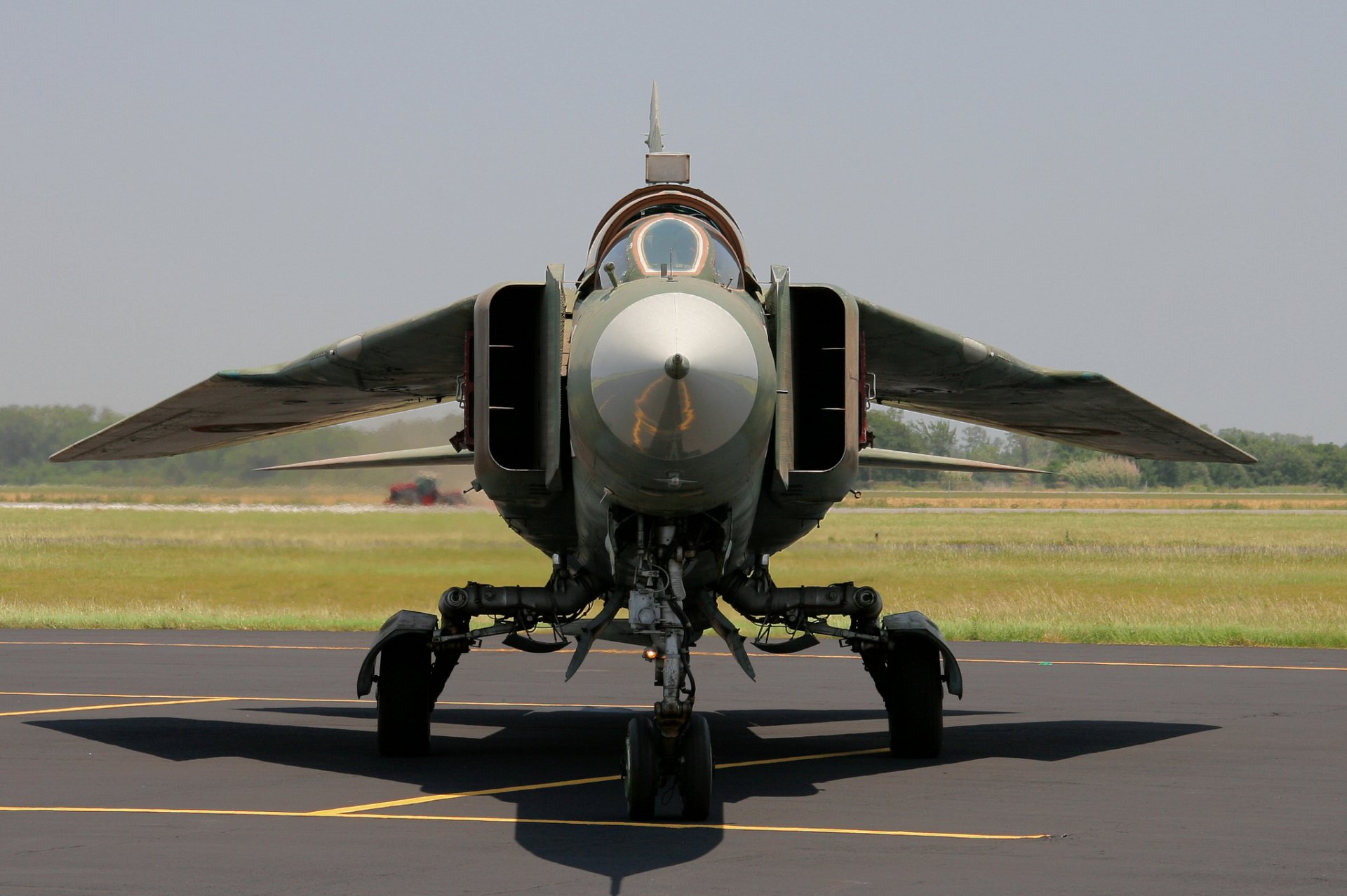 mig-23 sovietico multi-purpose caccia bombardiere campo d aviazione