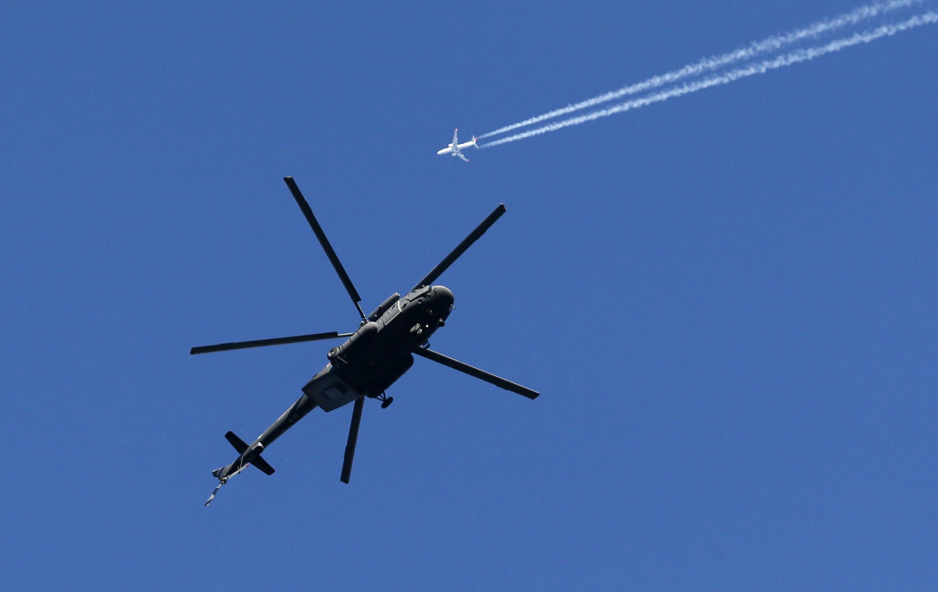 mi-8 amtsh mi-17 fuerza aérea de rusia boeing-737 mi-8 amtsh mi-17 helicóptero rusia