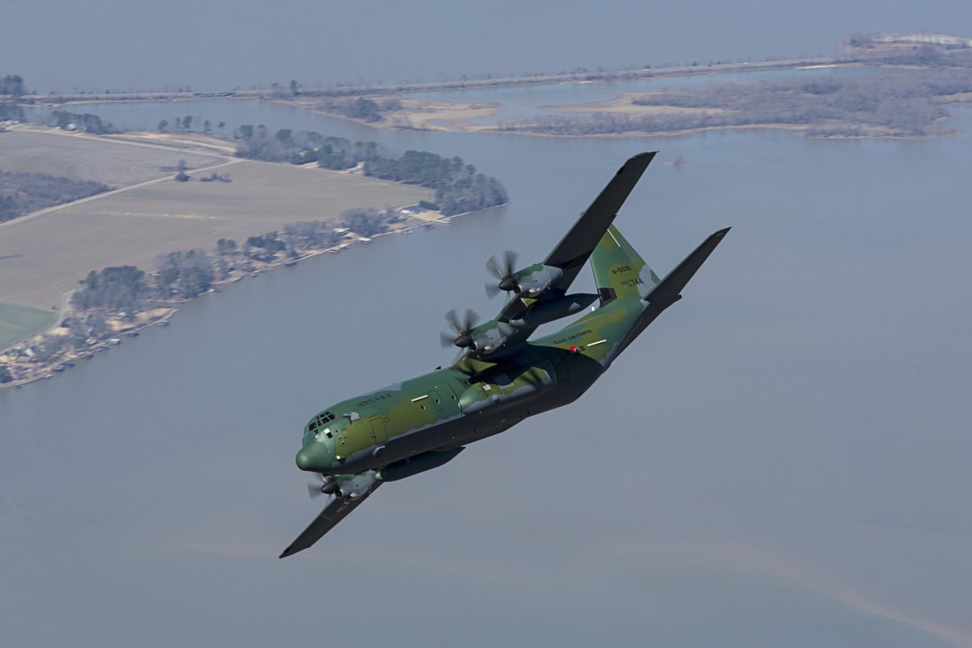 lockheed martin c-130j super hercules military transport plane flight