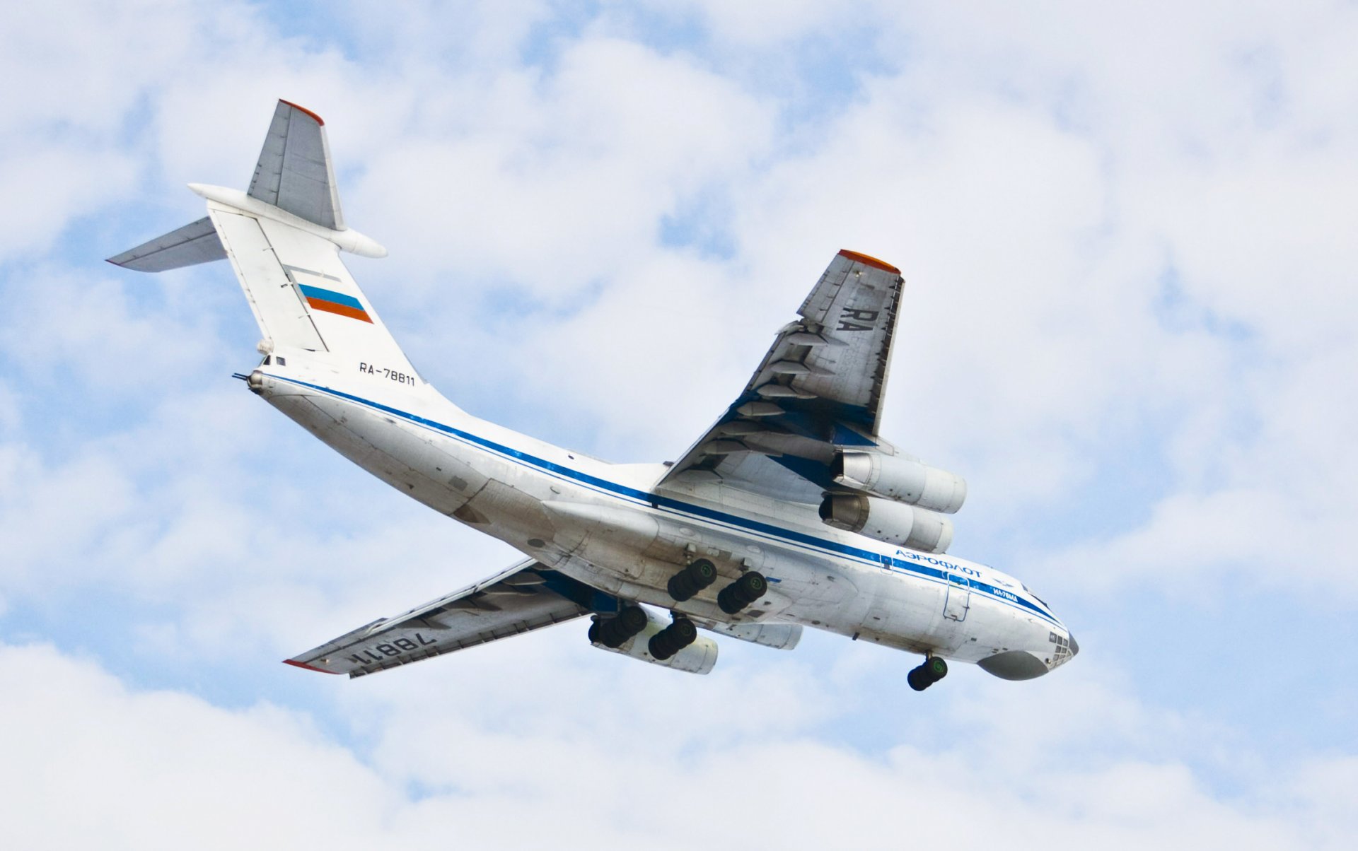 il-76 md offen militär-transportflugzeug ilyushin luftfahrt himmel flug flügel turbinen