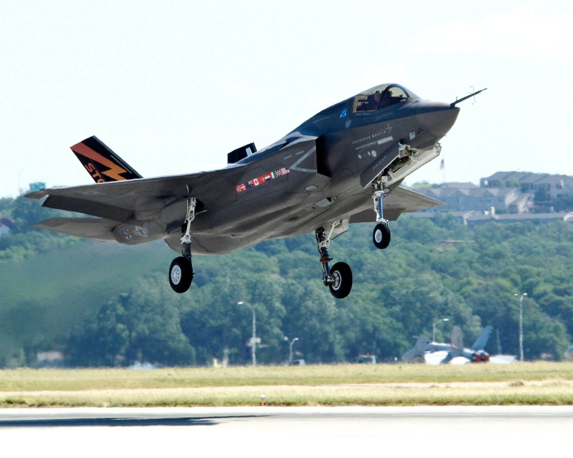 plane lockheed martin f-35 lightning ii lockheed martin f-35 lightning ii fighter-bomber