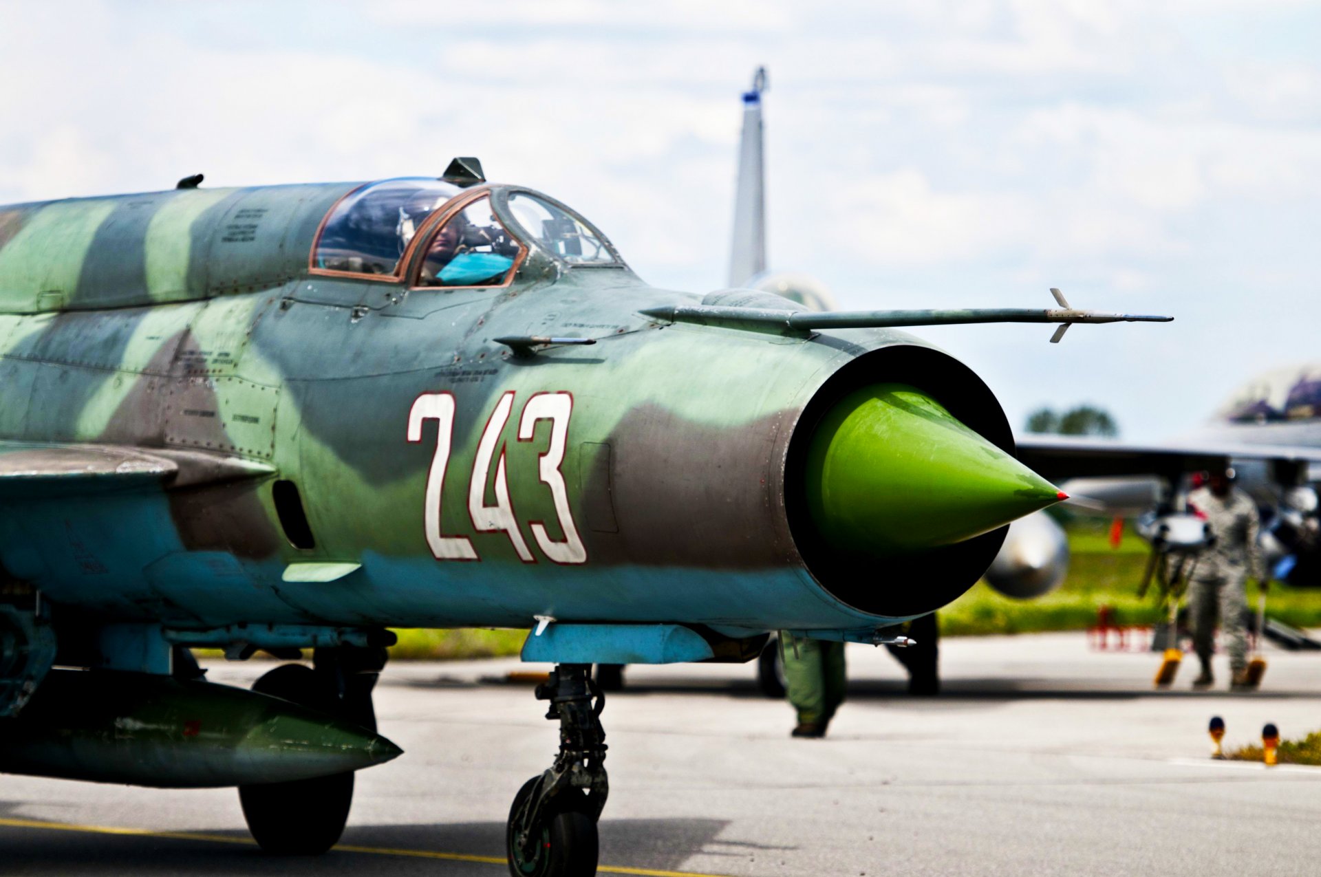 mig-21 fishbed caza multipropósito mikoyan gurevich supersónico aviación nariz