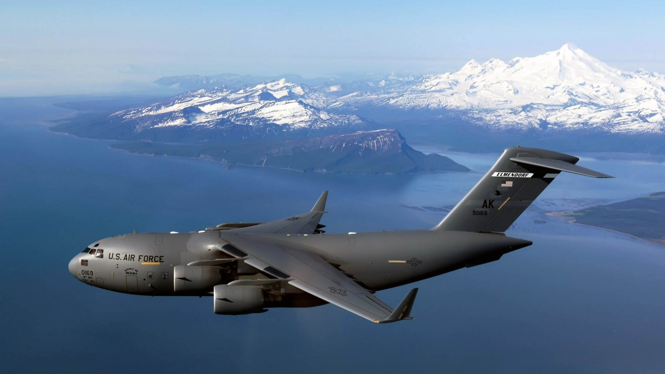 boeing us air force trasporto militare alaska mare colline neve