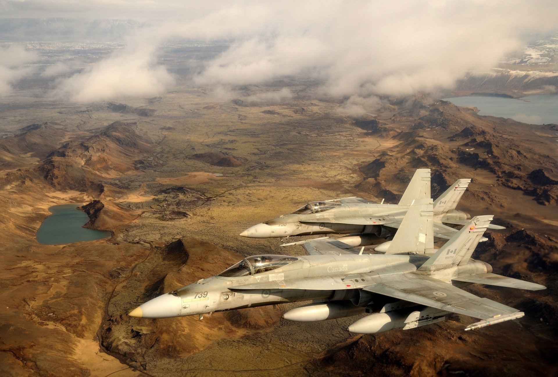 cf-18 hornisse kampfjets island landschaft