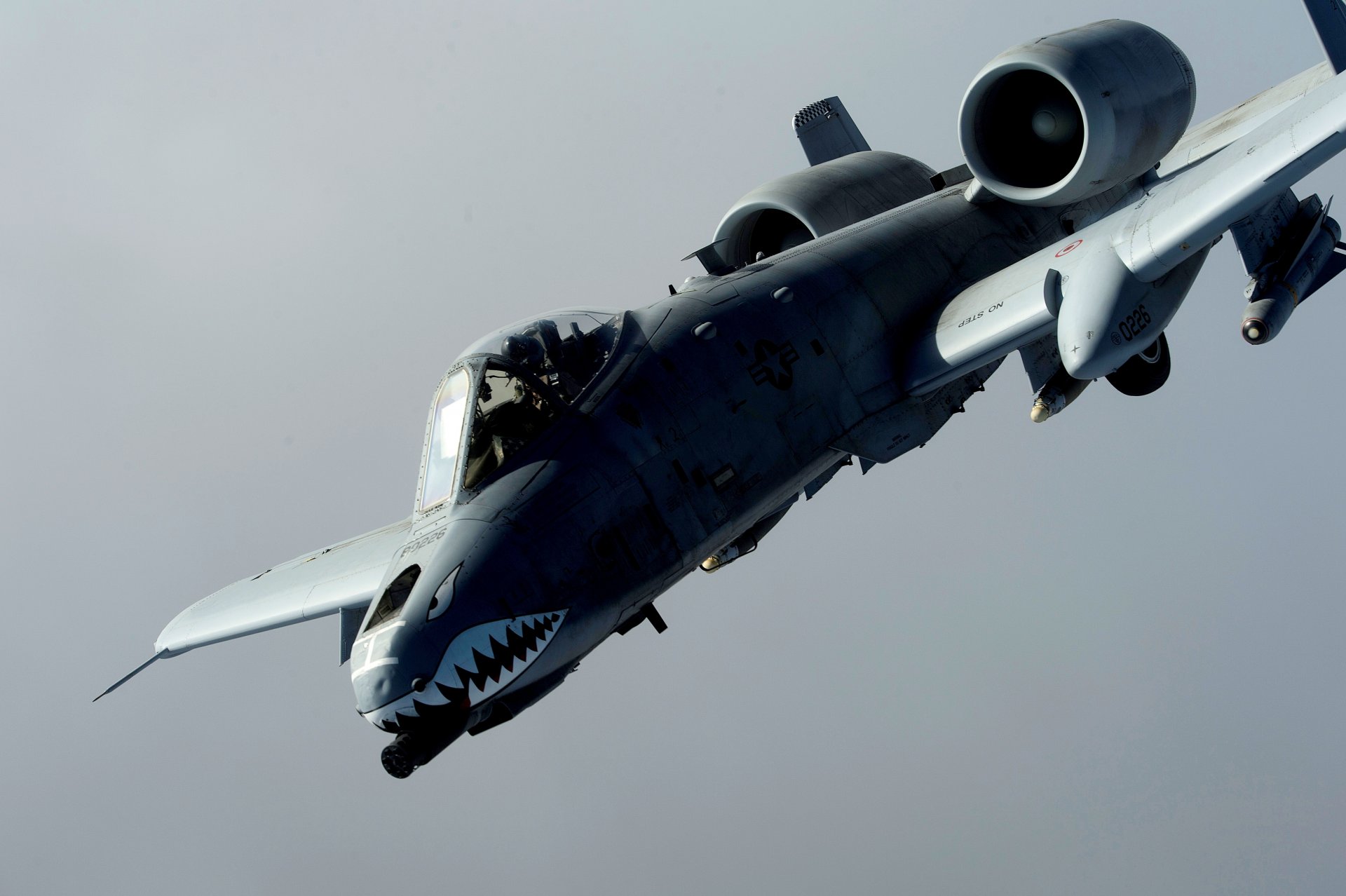 fairchild ripable a-10 thunderbolt ii fairchild-republic a-10 thunderbolt ii amerykański opancerzony jednomiejscowy dwusilnikowy samolot szturmowy