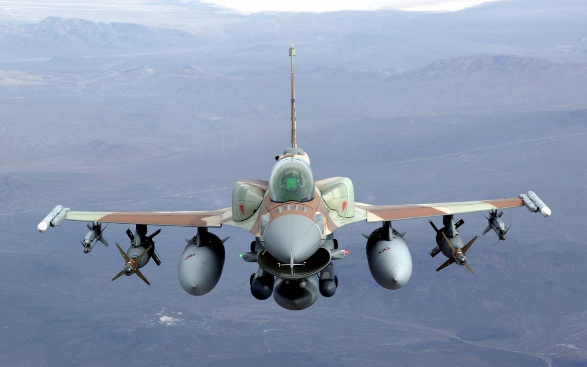 f16 fighting falcon jet powietrze-powietrze rakiety bomby