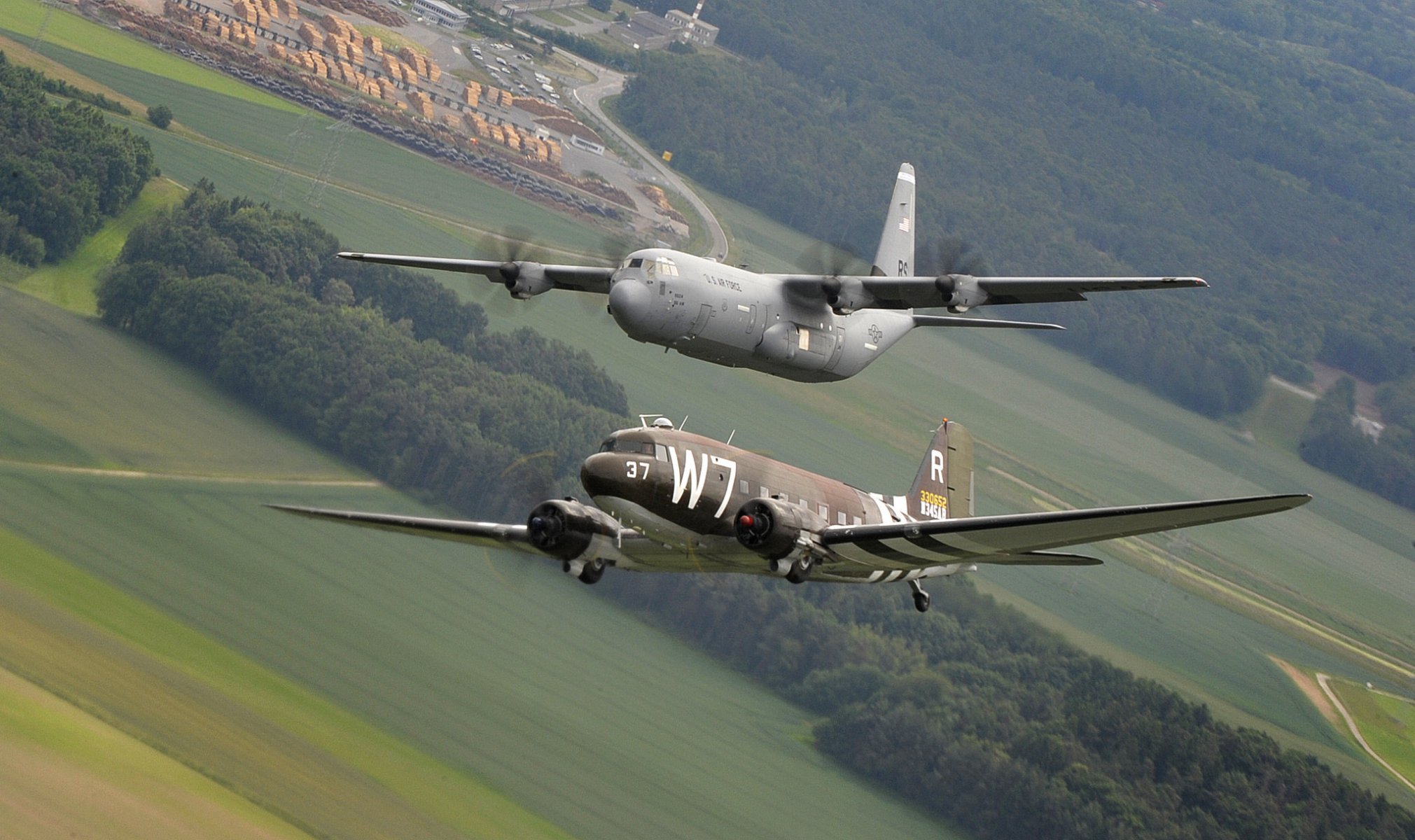 c-130j супер геркулес douglas c-47 наземного военно-транспортные