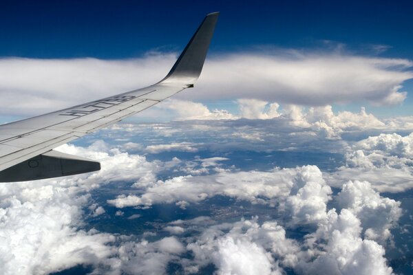 Fondos de pantalla de Avión y cielo