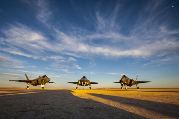 F-35 sur les lignes de décollage de l aérodrome