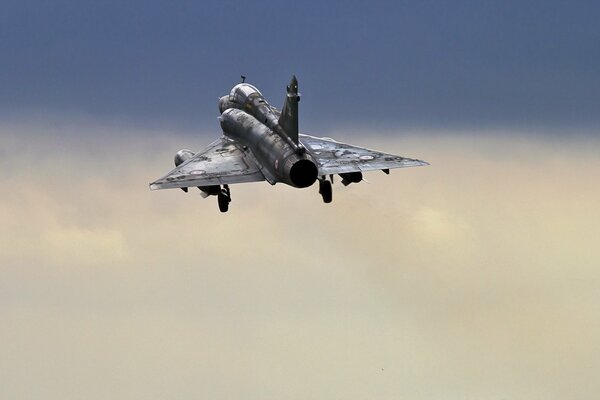 Aereo Mirage 2000N armi di massa