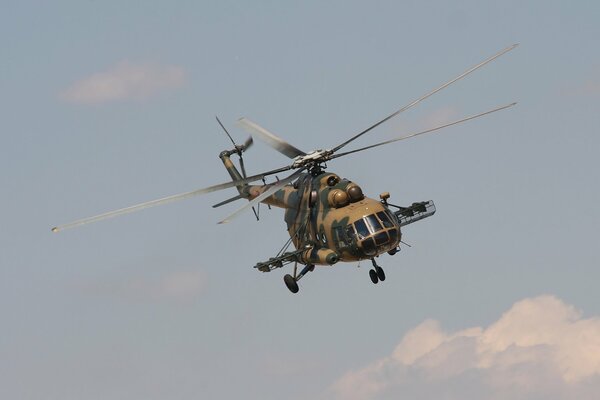 Vol de transport militaire mi-171