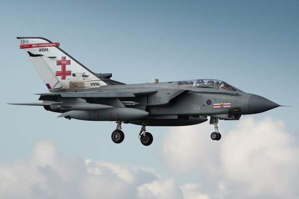 Chasseur-bombardier Panavia Tornado en vol