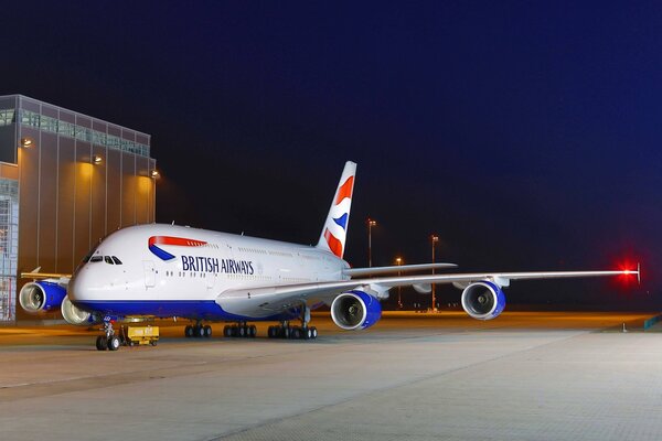 British airways Flugzeug steht am Flughafen