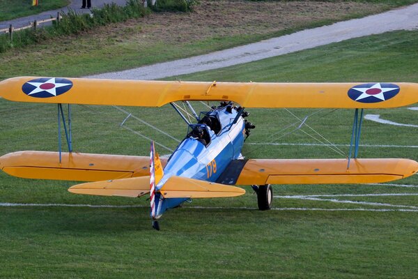 Avión de entrenamiento biplaza estadounidense pt-17