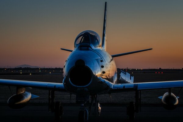 El avión de combate ya está en el lanzamiento