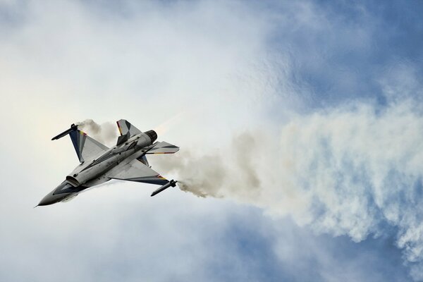 Belgian fighter in the execution of the maneuver