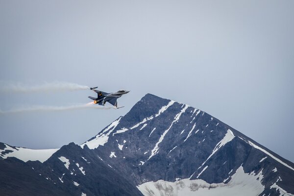 The fighters passed by a high mountain