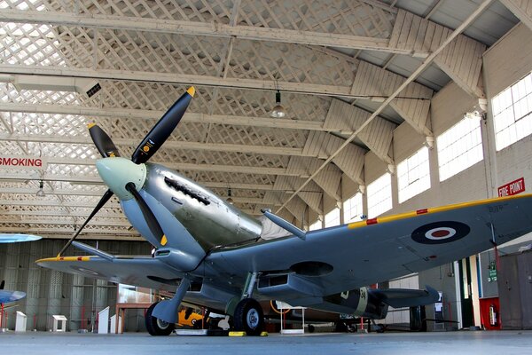 Britisches Einzelflugzeug im Museum