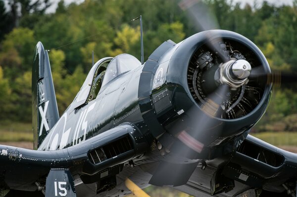 Chasseur militaire corsaire F4U