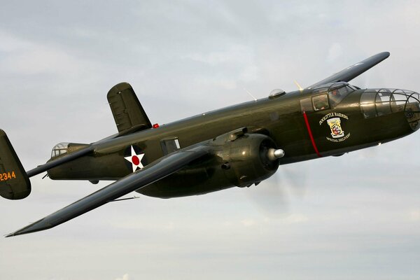 Volo del bombardiere retrò Mitchel b-25