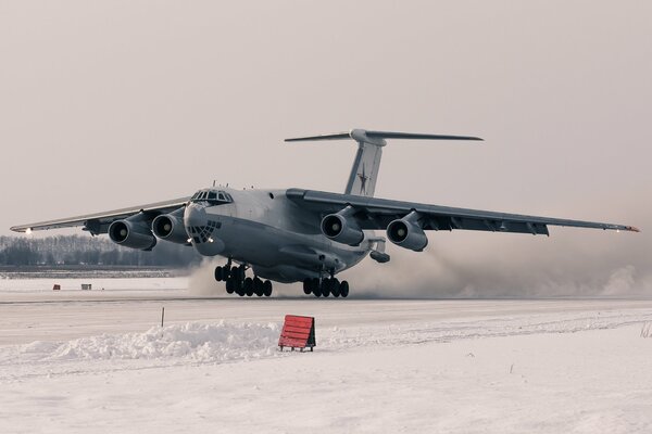 Take-off from the snow-covered lane of the IL-78 tanker