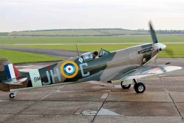 Avión de combate británico spitfire