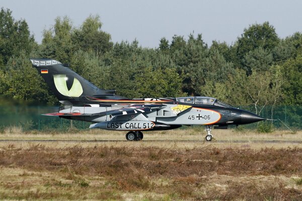 Militaire multi-usages avion de chasse bombardier