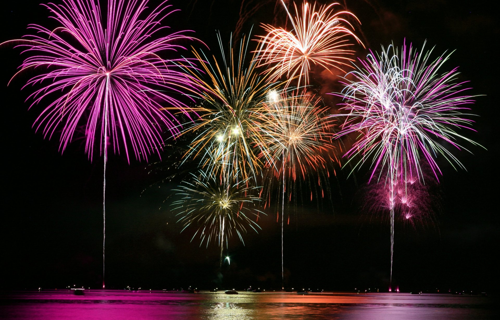 feu d artifice salut nuit eau réflexion ciel lumière lumières ville