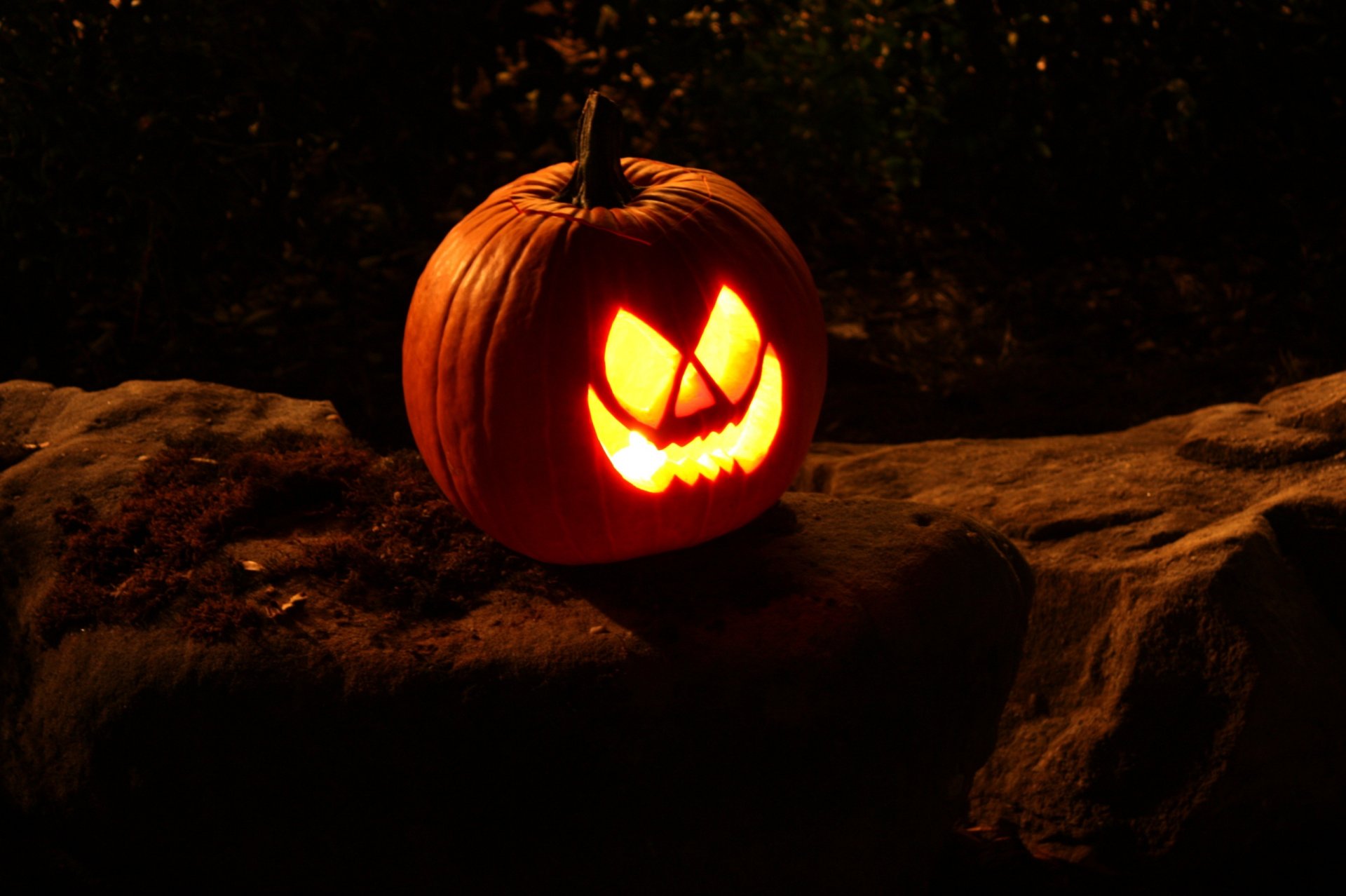 halloween wakacje dynia świece noc kamienie