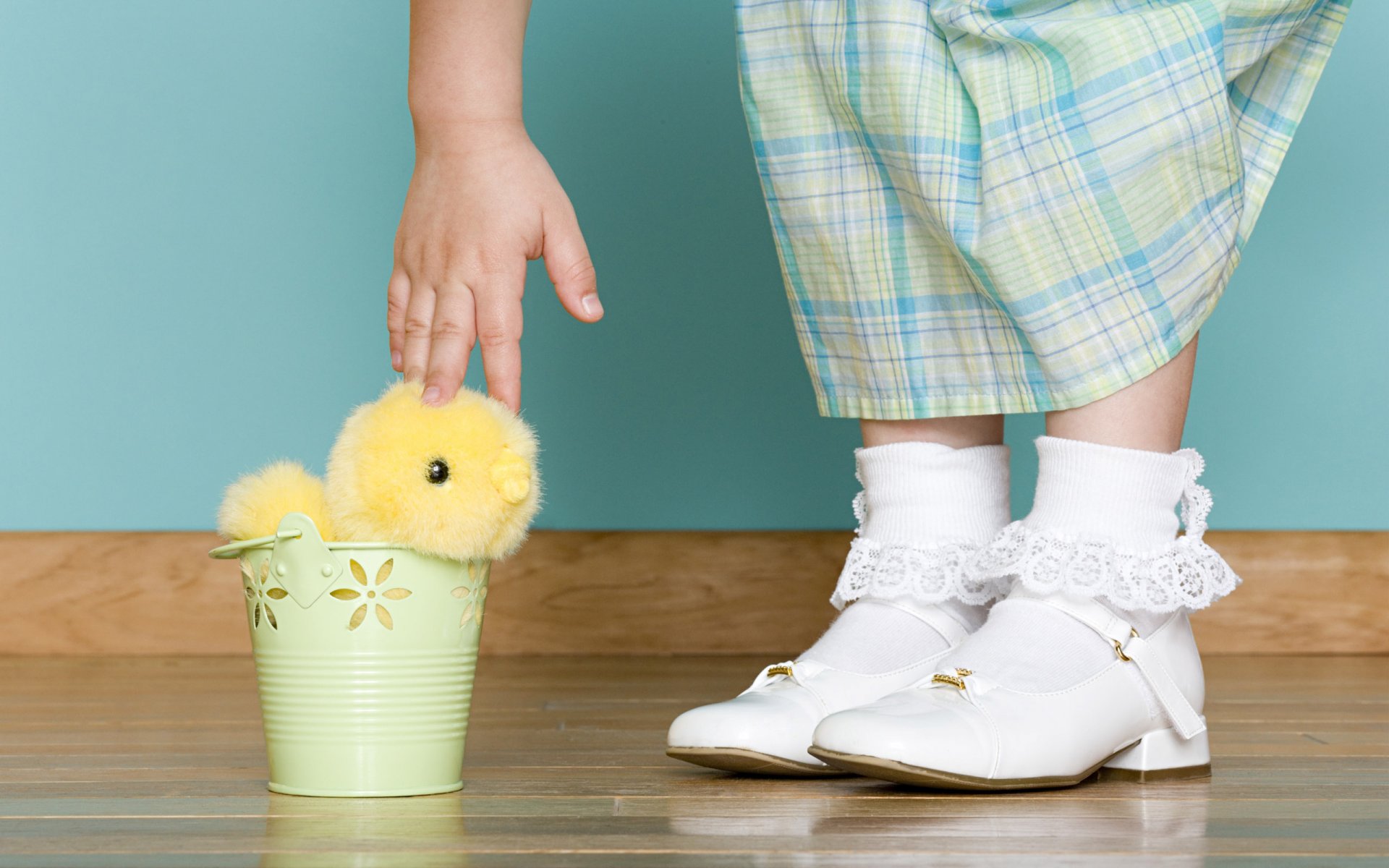 holiday easter hand socks lace bucket