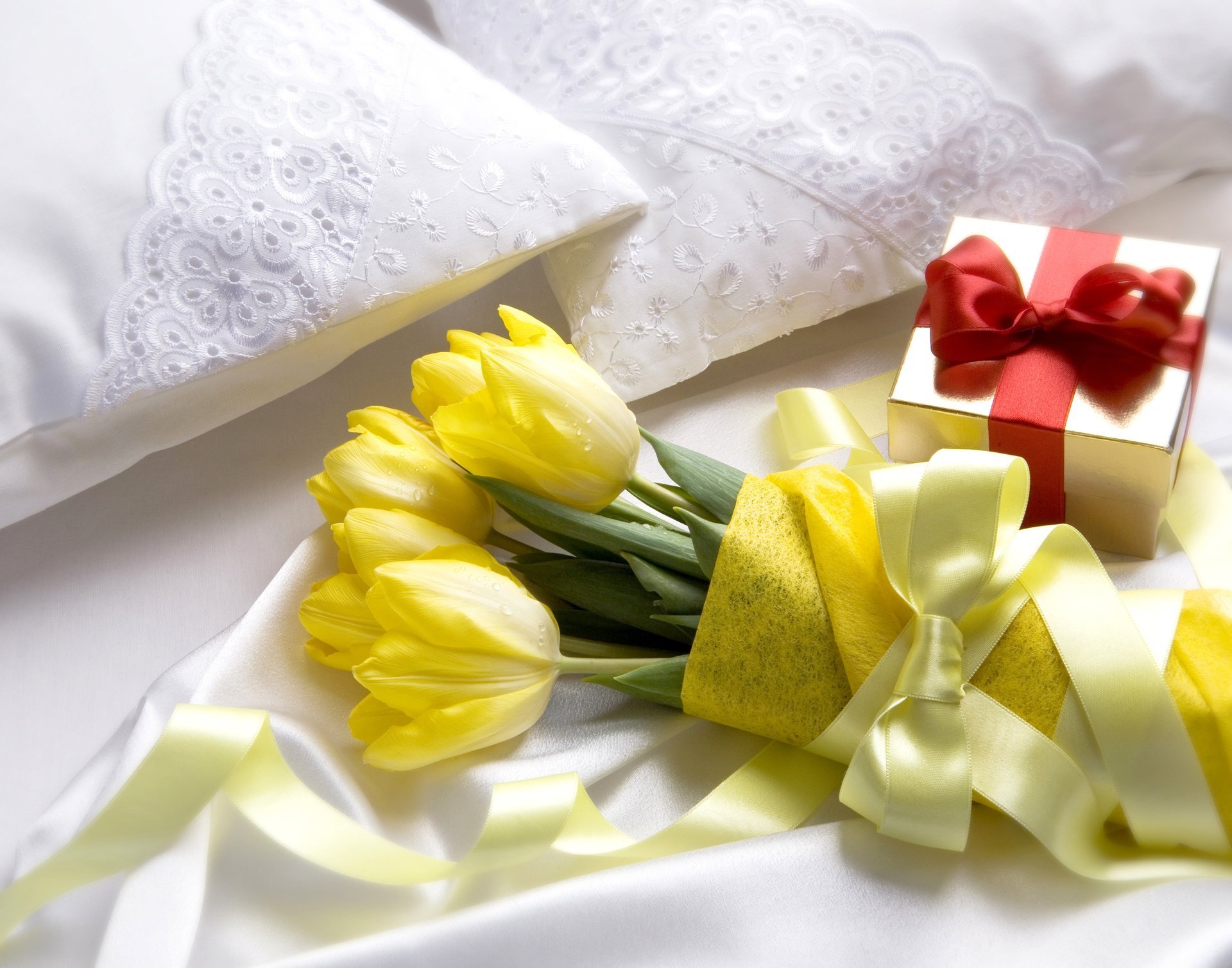 tulips yellow bouquet belt flower present box