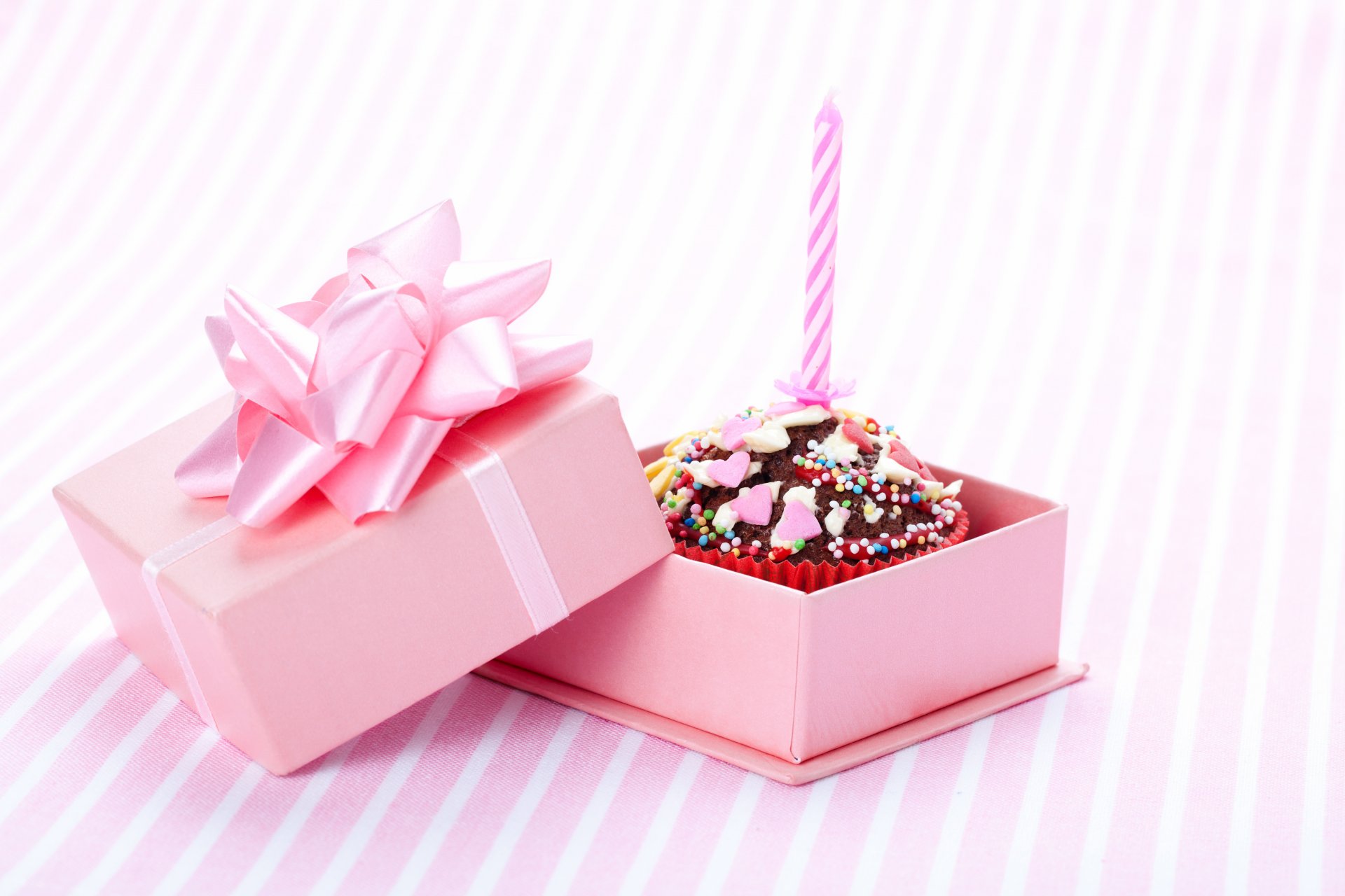 cake holiday candle box present bow