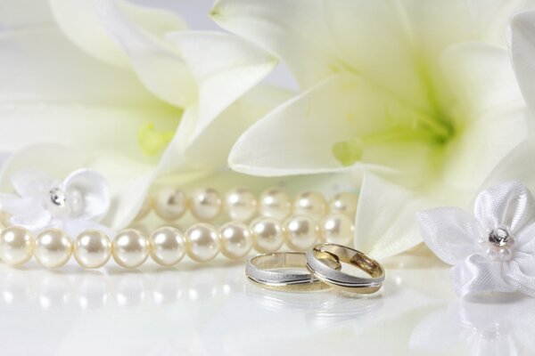 Postcard wedding rings lilies white