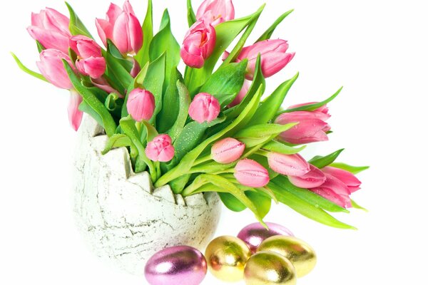 Rosa Tulpen und goldene Eier