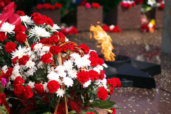 Eternal flame and bouquets for Victory Day