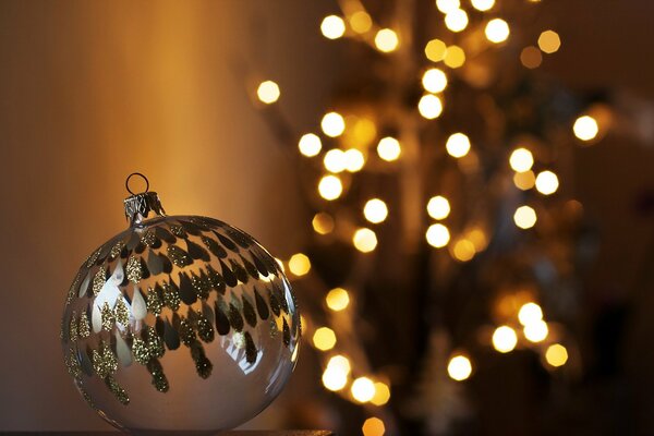 Weihnachtsbaum Spielzeug und Weihnachtsbaum in Girlanden