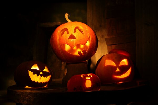 Calabazas quemadas por dentro preparadas para Halloween