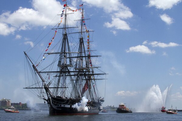 Velero en celebración por la independencia de América