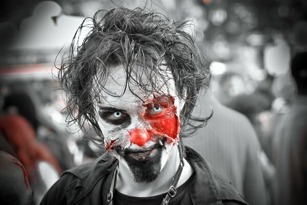 Zombie Guy avec un œil rouge et le nez