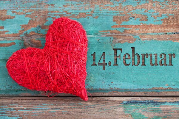 Праздник всех влюблённых 14 февраля сердце на столе