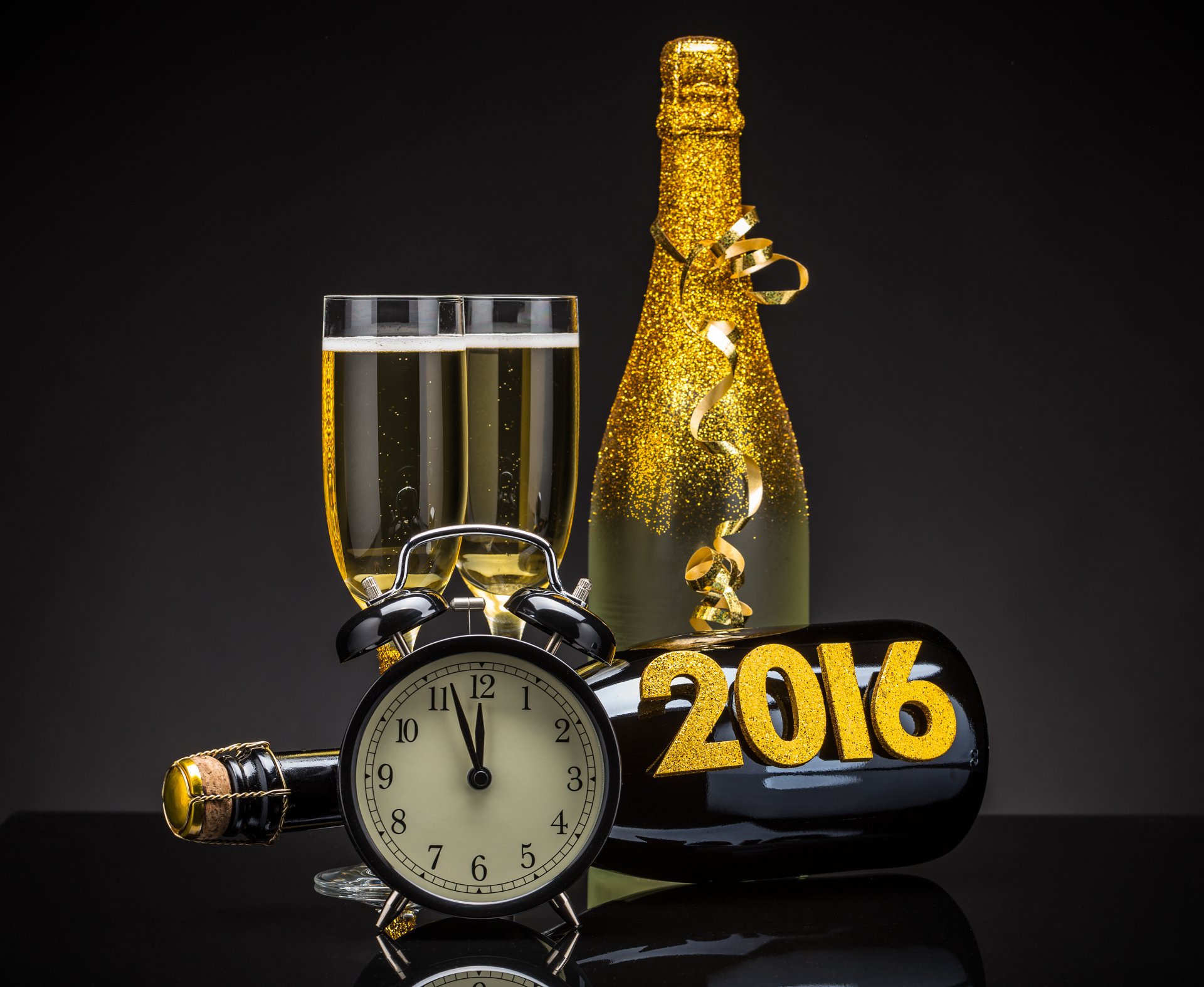 2016 happy new year golden champagne watch bottle glasse