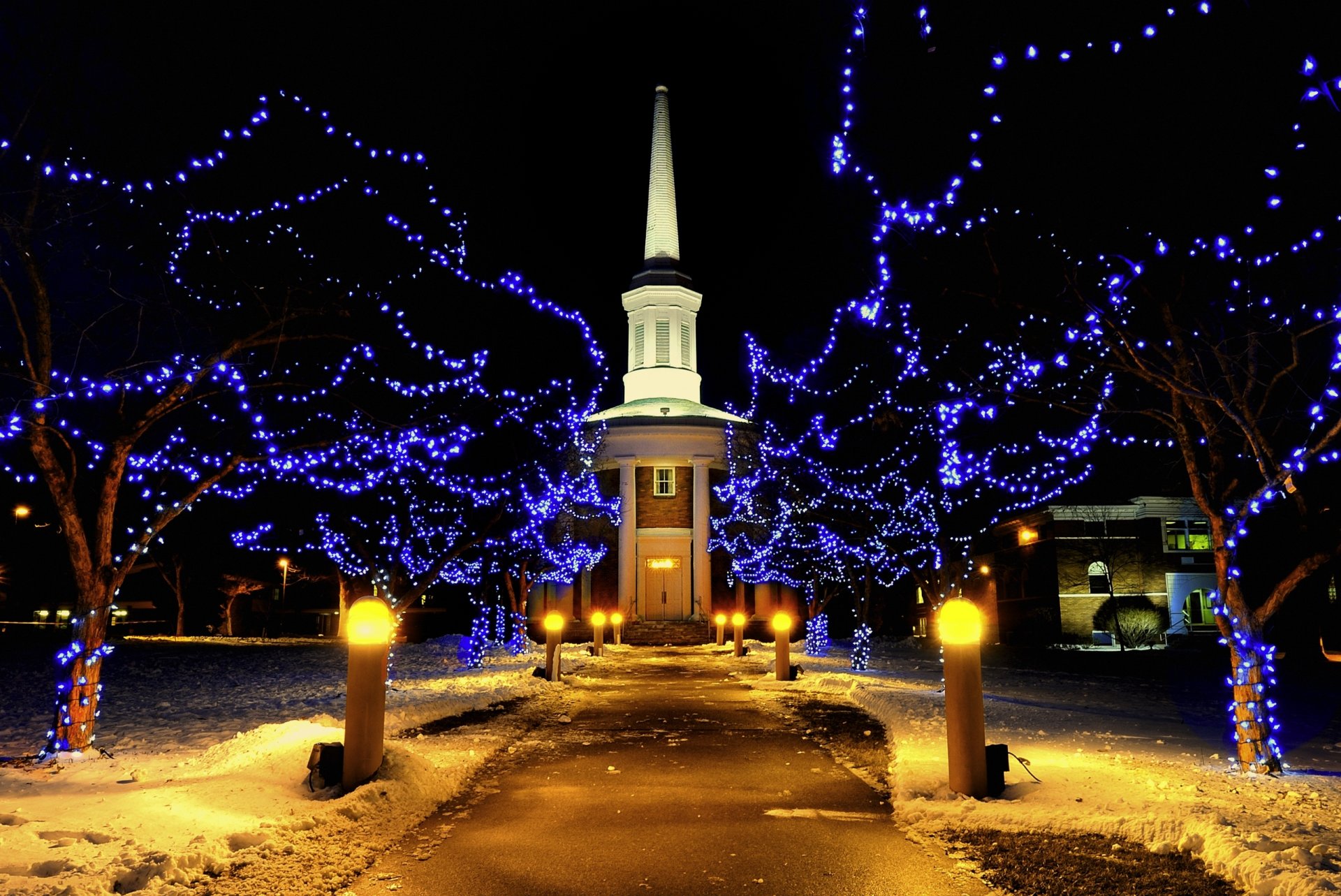 lichter neujahr weihnachten neujahr urlaub winter schnee straße nacht gebäude lichter beleuchtung