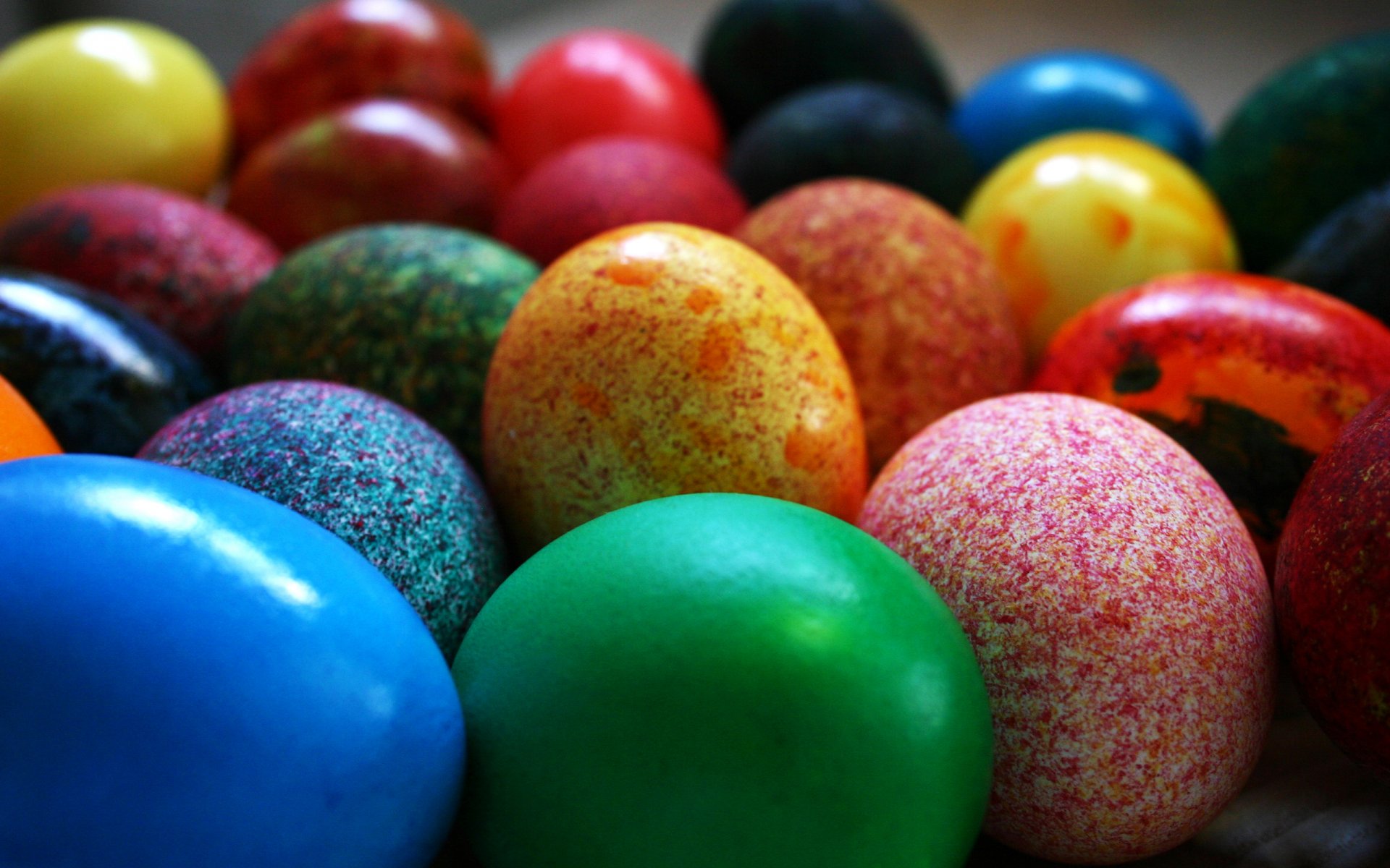 easter eggs paint flower