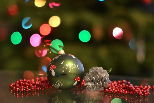 Ball Spielzeug am Weihnachtsbaum