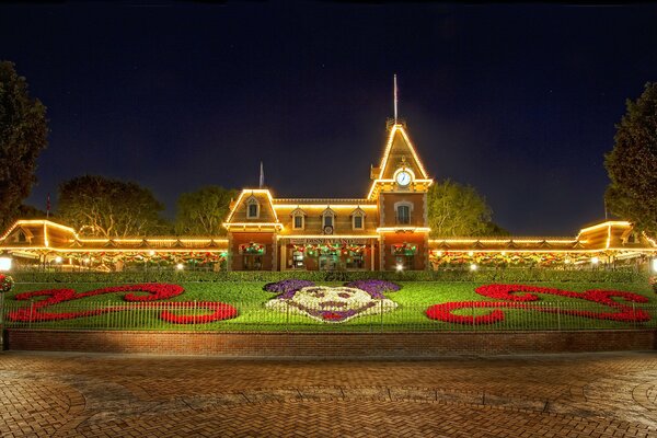 Weihnachten in Disneyland. Pfefferkuchenhaus