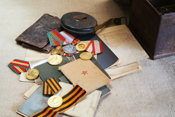 Premi e medaglie con documenti il giorno della Vittoria il 9 maggio