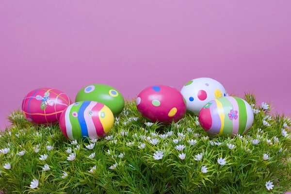 Tingere per Pasqua nelle uova di Pasqua