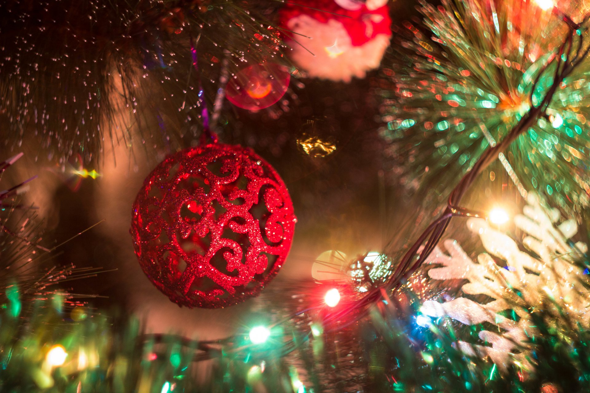 año nuevo papel pintado juguetes abeto árbol de navidad guirnalda bola bola bolas. rojo