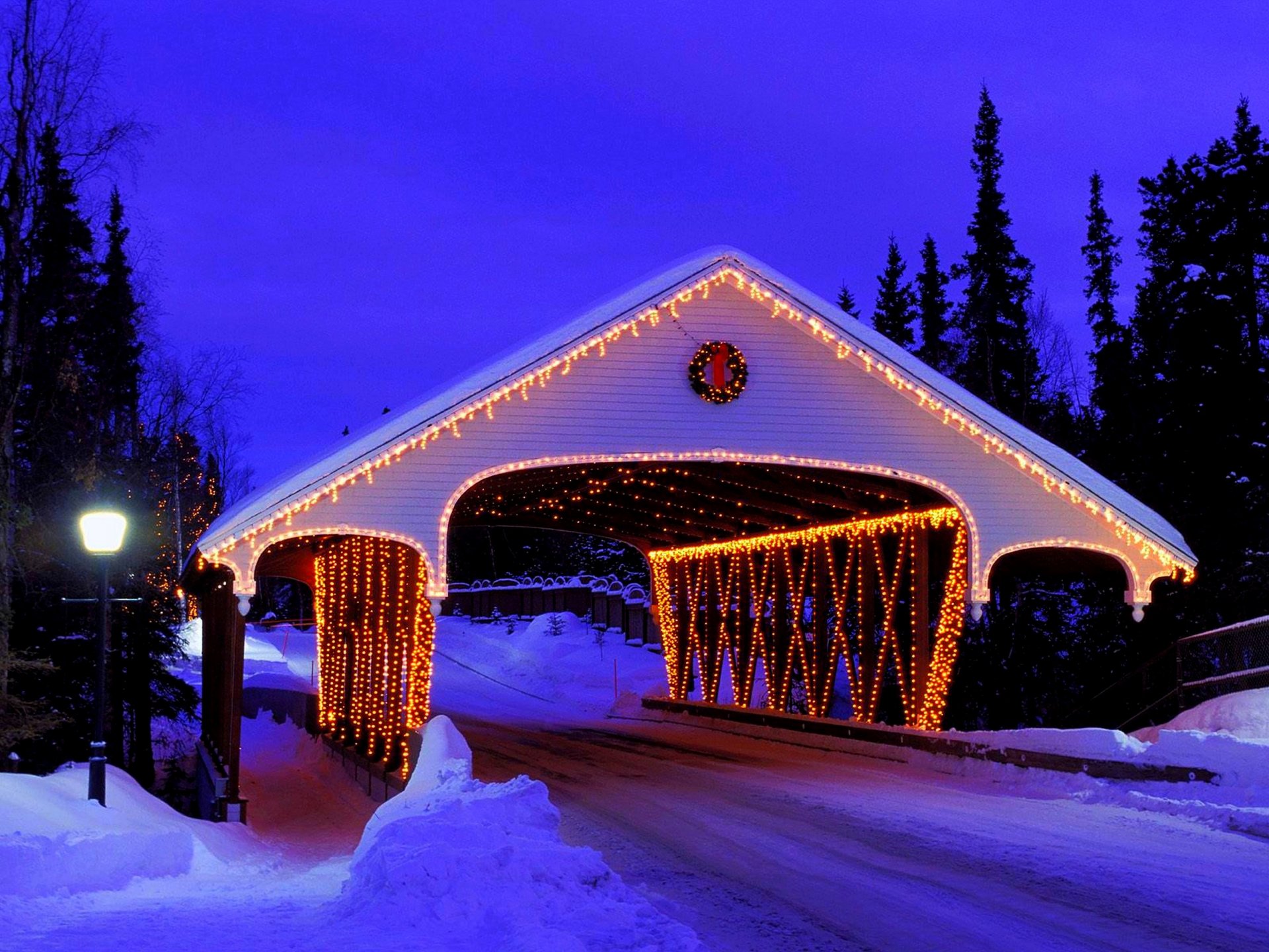 vacaciones feliz año nuevo feliz navidad carretera luces decoración linterna invierno nieve naturaleza parque bosque puente vacaciones invierno linternas decoración feliz navidad